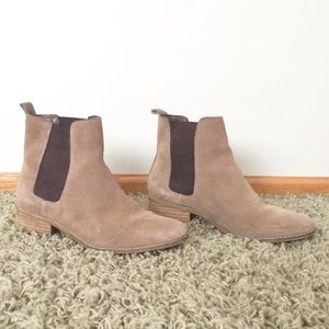 Gap suede Chelsea Boots